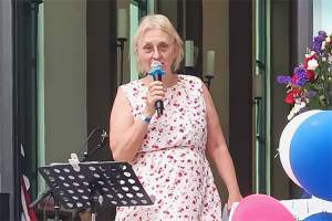 Ambassad&oslash;r Astrid Emilie Helle, her avbildet under hennes tale p&aring; Sj&oslash;mannskirken 17. mai. 