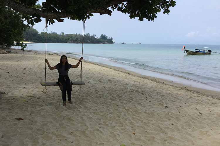 Det er stille på strendene fortsatt, inkludert her i Krabi.