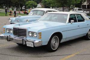 En -76 Ford LTD har en tariff p&aring; flere hundre prosent.