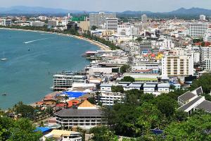 Sjøsiden av Walking Street i Pattaya er full av ulovlige bygninger.