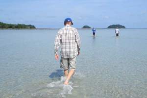 Folk lengter etter sandstrender, som her på Koh Chang.